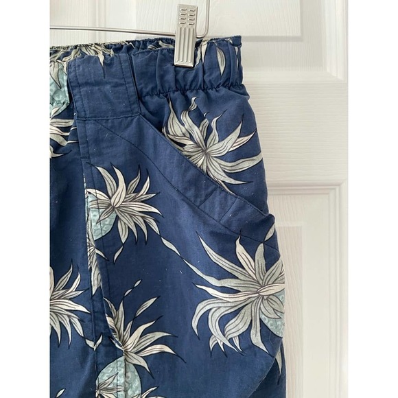 Tommy Bahama Short - Picture 4 of 6